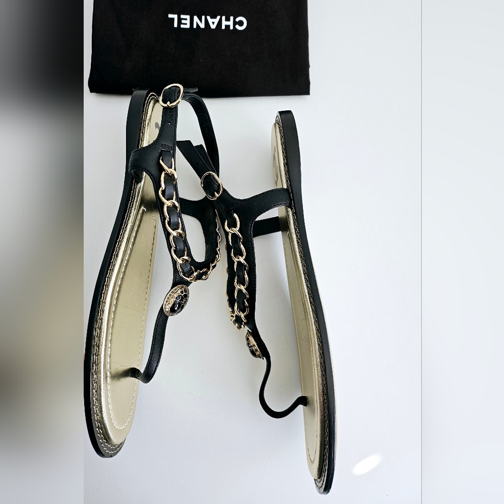 *SOLD* Chanel 19A Gold Chain Beetle CC Logo Black Thong Sandals - Size 40C - Picture 4 of 7